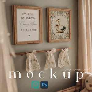 Dubbel nostalgiram för barnrum, mockup för Cottagecore babykonst, dubbeltrycksram, naturlig ram, två vintage babyrumsramar, affischmockup för Photoshop