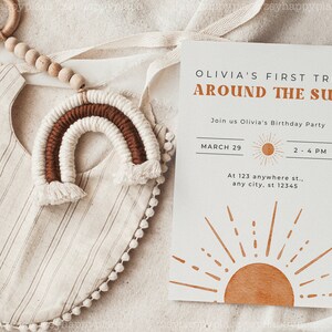 Baby shower uitnodiging mockup, baby verjaardagsuitnodiging mockup, 5x7 uitnodiging mockup, moderne Boho genderneutrale kaart, minimalistische baby PSD afbeelding 5