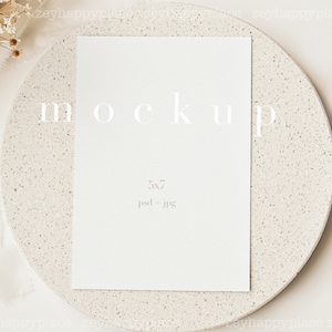 Karte Mockup 5x7, minimalistische leere weiße Karte, Einladung Mockup, Briefpapier Mockup, Hochzeit Briefpapier Mockup, Grußkarte Mockup, PSD