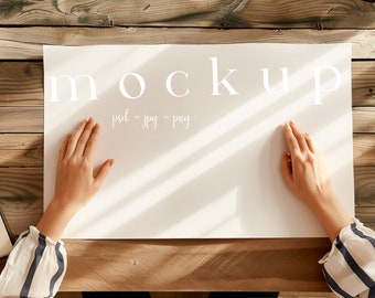 Poster Mockup, Kunstwerk Mockup, Poster Mockup mit Person, DIN A ISO Digital Papier, Nahaufnahme Poster Mockup, Wand Kunst Mockup, Flat Lay Mockup