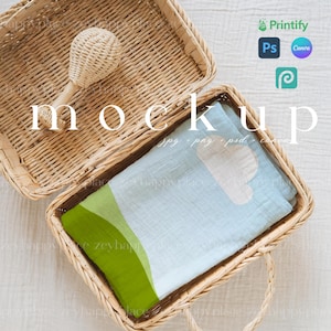 Mockup di coperta in mussola per bambini Canva Template Mockup di coperta in cotone country chic PSD Boho Baby Nursery Coperta piegata Coperta in mussola per neonati POD