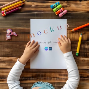 Malseiten-Mockup, Canva 8,5 x 11" Malseiten-Mockup, Aktivitätsbuch-Seiten-Mockup, Malseite mit Bleistiften, Zeichenseiten-Mockup, PSD