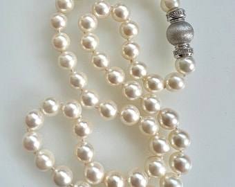 Vintage 750 18 Ct Kt White Gold Clasp Saltwater Sea Water Akoya Classic Perfect Pearl Necklace 42 cm, 16.5"