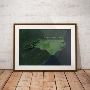 Caroline du Nord : carte des États-Unis avec imagerie satellitaire Poster