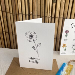Februari Viooltje , Geboorte bloemen gevouwen ansichtkaart of print, in kleur of mooi minimalistisch zwart wit, inclusief enveloppe