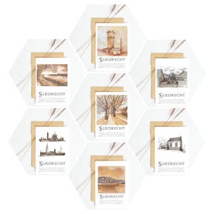 Könnte beinhalten: Eine Sammlung von sieben Grußkarten mit Sepia-Aquarellillustrationen verschiedener Szenen, darunter ein Turm, Bäume und eine Brücke. Auf jeder Karte steht das Wort "SLIEDRECHT". Die Karten werden mit braunen Umschlägen geliefert.