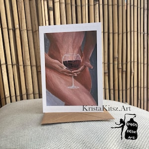 Donna con bicchiere di vino davanti al corpo nudo, cartolina a colori del dipinto, cartolina doppia con busta o stampa