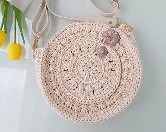Circle woven purse hotsell