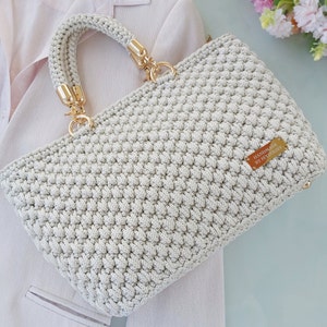Weiße große gestrickte Handtasche, gehäkelte trendige Tragetasche, luxuriöse Handtaschen für Frauen, handgewebte Henkeltasche, Tragetasche