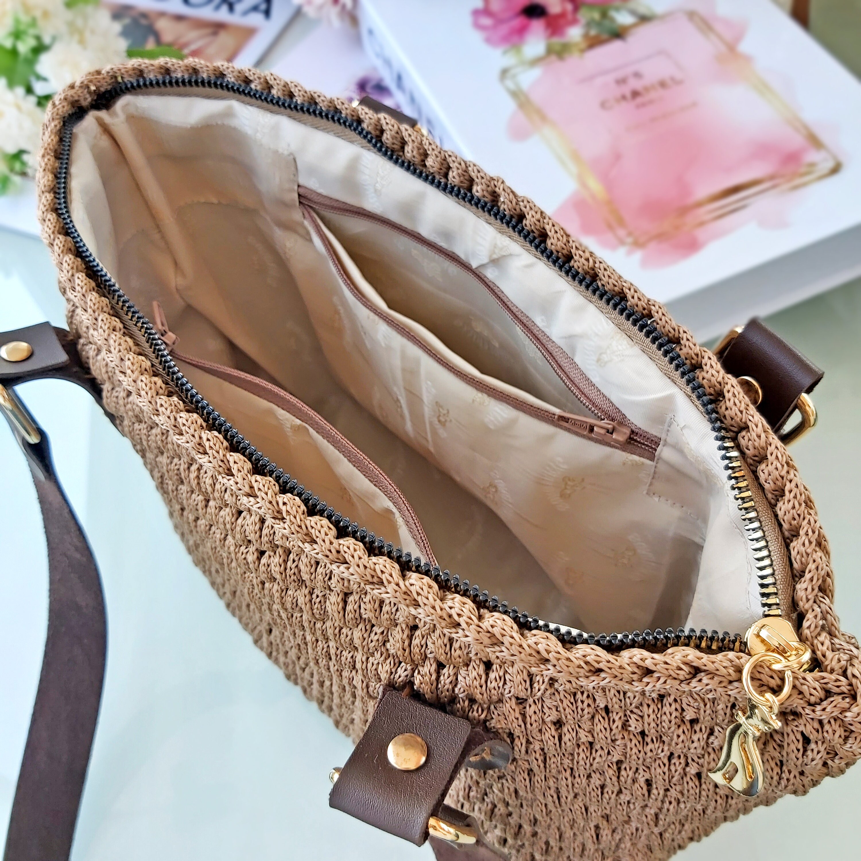 ●augustone8● [HANDMADE] WOOLLY BAG_brown Knitted handmade bag in brown | Celestino