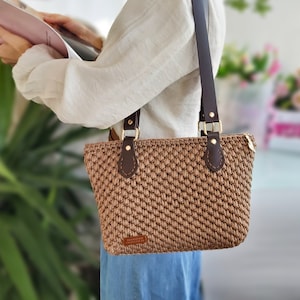 Bolso marrón hecho a mano para mujer, bolso de mano de ganchillo para mujer, bolso de punto grande con cremallera, bolso de baguette tejido