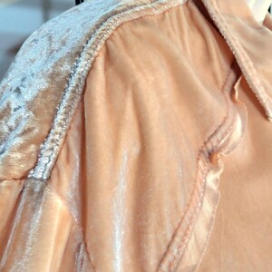 Top de manga larga estilo western relajado color melocotón de terciopelo aplastado de Free People imagen 3
