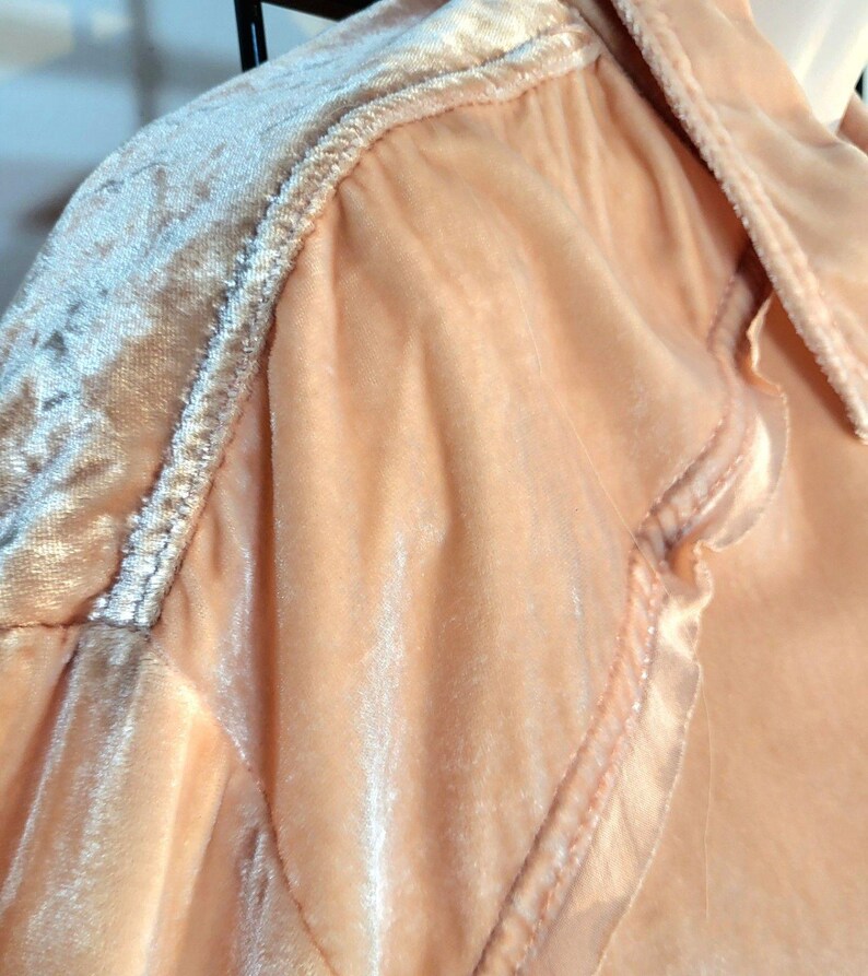 Top de manga larga estilo western relajado color melocotón de terciopelo aplastado de Free People imagen 3