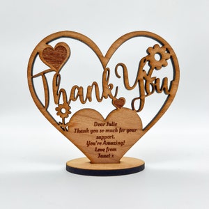 Gracias, agradecimiento, flores, corazón, recuerdo grabado, regalo personalizado