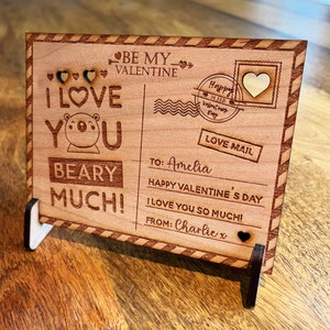 Te quiero mucho Beary San Valentín Tarjeta personalizada Postal de madera