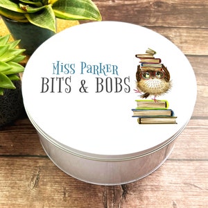 Lata personalizada de Bits & Bobs de maestro de búho de dibujos animados de acuarela redonda
