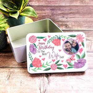 Lata de almacenamiento personalizada para regalo de cumpleaños con foto de mariposa morada de Best Wife Ever