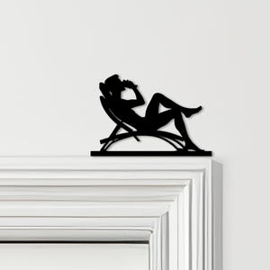 Adorno para puerta con hombre relajándose en una tumbona. Varios colores. Letrero decorativo para la parte superior de la puerta. Decoración de pared novedosa, arte para marcos de puertas y arte decorativo para puertas.