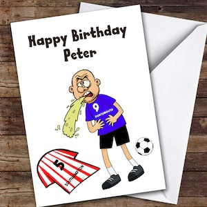 Biglietto di auguri di compleanno divertente per tifoso di calcio con qualsiasi squadra che vomita su qualsiasi squadra, biglietto di compleanno personalizzato, divertente biglietto di compleanno per lui