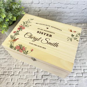 Wonderful Sister Memories Vintage Rose Memorial Caja de recuerdos de madera personalizada - Caja de almacenamiento de memoria - Cajas de memoria de madera conmemorativas