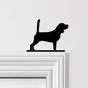 Adorno para puerta con diseño de perro beagle en varios colores. Letrero decorativo para la parte superior de la puerta. Decoración de pared novedosa, arte para marcos de puertas y arte decorativo para puertas.