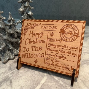 Gestreifte personalisierte Weihnachtskarte aus Holz - gravierte Weihnachtskarte & Ständer