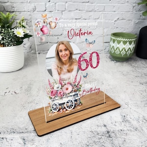 60歳の誕生日プレゼント ピンクの花柄 ホワイト カート写真 パーソナライズギフト アクリルプレート - アクリルプレート、パーソナライズされた誕生日プレゼントギフト