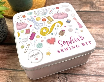 Zestaw do szycia Square Cute Sewing Elements Pink Personalized Tin