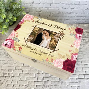 Marco de fotos vintage floral Día de la boda Caja de recuerdos de memoria de madera personalizada - Caja de almacenamiento de memoria - Cajas de recuerdos de madera de boda