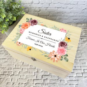 Sister Memories Acuarela Floral Memorial Caja de recuerdos de madera personalizada - Caja de almacenamiento de memoria - Cajas de memoria de madera conmemorativas
