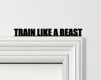 Adorno para puerta "Entrena como una Bestia" con frase de gimnasio y fitness, varios colores. Decoración de pared novedosa, arte para marcos de puertas y arte decorativo para puertas.
