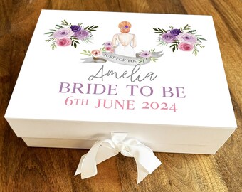 Pode incluir: Caixa de presente branca com um design floral e o texto "Just for you Amelia Bride to be 6th June 2024".