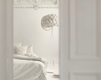 Weiß Papier geflochten Einzigartige Handgemachte Stehlampe | Zeitgenössische natürliche Beleuchtung für Schlafzimmer & Eingangshalle | Nachhaltiges Design | Brautboden L