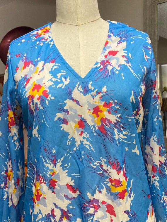 1970s Ladies Abstract Boho Pattern Blouse-V-Neck … - image 1