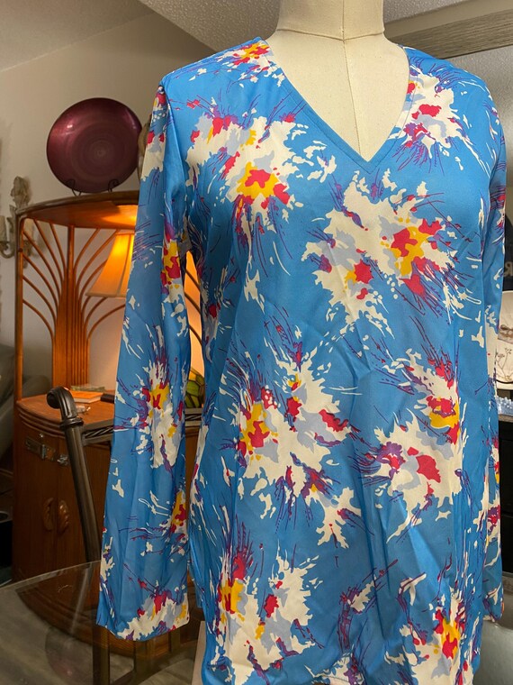 1970s Ladies Abstract Boho Pattern Blouse-V-Neck … - image 5