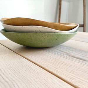 Handgemaakte aardewerken serveerschaal, middelpunt, 10 inch