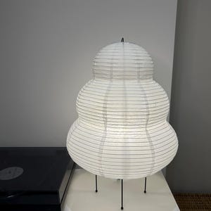 Lampada da terra Akari in carta di riso di grandi dimensioni / Lampada scultorea dimmerabile / Decorazione Japandi di metà secolo / Lampada da terra / Regali per lei / Illuminazione scandinava