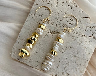 Pearl dangle earrings , Freshwater pearl dangle earrings, Gold asymmetrical hanging earrings, Mismatched pearl drop earrings, Gift for her