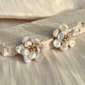 Pearl flower stud earrings, Baroque freshwater pearl earrings, Pearl cluster earrings, Floral wedding earrings, Bridal flower earrings