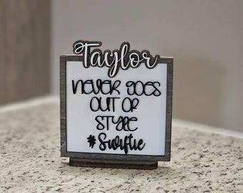 Tabletop Sign "Never Goes Out of Style" - Inspirational Quote Decor