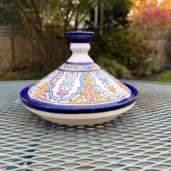 Tagine da portata marocchino in ceramica fatto a mano con coperchio