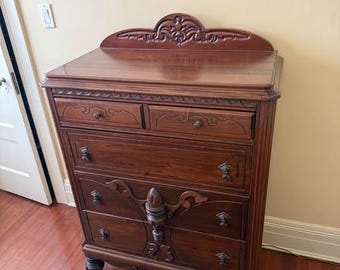 Antique Victorian 5 Drawers Chest with Ornate  Carving