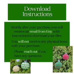 Puede incluir: Fondo verde con texto blanco: "Instrucciones de descarga". El texto explica c&oacute;mo descargar archivos despu&eacute;s de la compra. La imagen tambi&eacute;n muestra tres adornos navide&ntilde;os con dise&ntilde;os rojos, verdes y dorados.