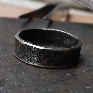 Thin everyday custom textured Mens Rings, Black ring wood texture, Mens wedding band, Custom Jewelry for men Silver