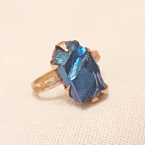 ブルーの宝石リング、安い石のリング、女性用リング、ブルーのクリスタルストーンリング、クリスタルリングバンド、ブルークォーツリング、クリスタル付き銅リング