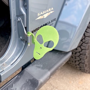 Alien Head Footpegs for Jeeps