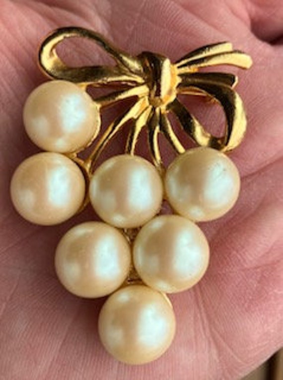 Vintage,1970's White Pearl & Gold Grape Cluster Br