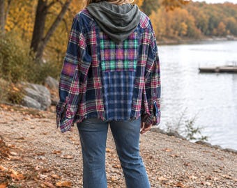 Oversized patchwork hoodie jacket size M-L, funky button-down spliced flannel shirt sweatshirt with hood and fringy hem PWH