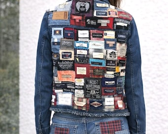 Upcycled jean jacket size S-M cropped embellished shirt coat with sewn-on clothing labels, unique handmade refashioned sustainable PDSJ