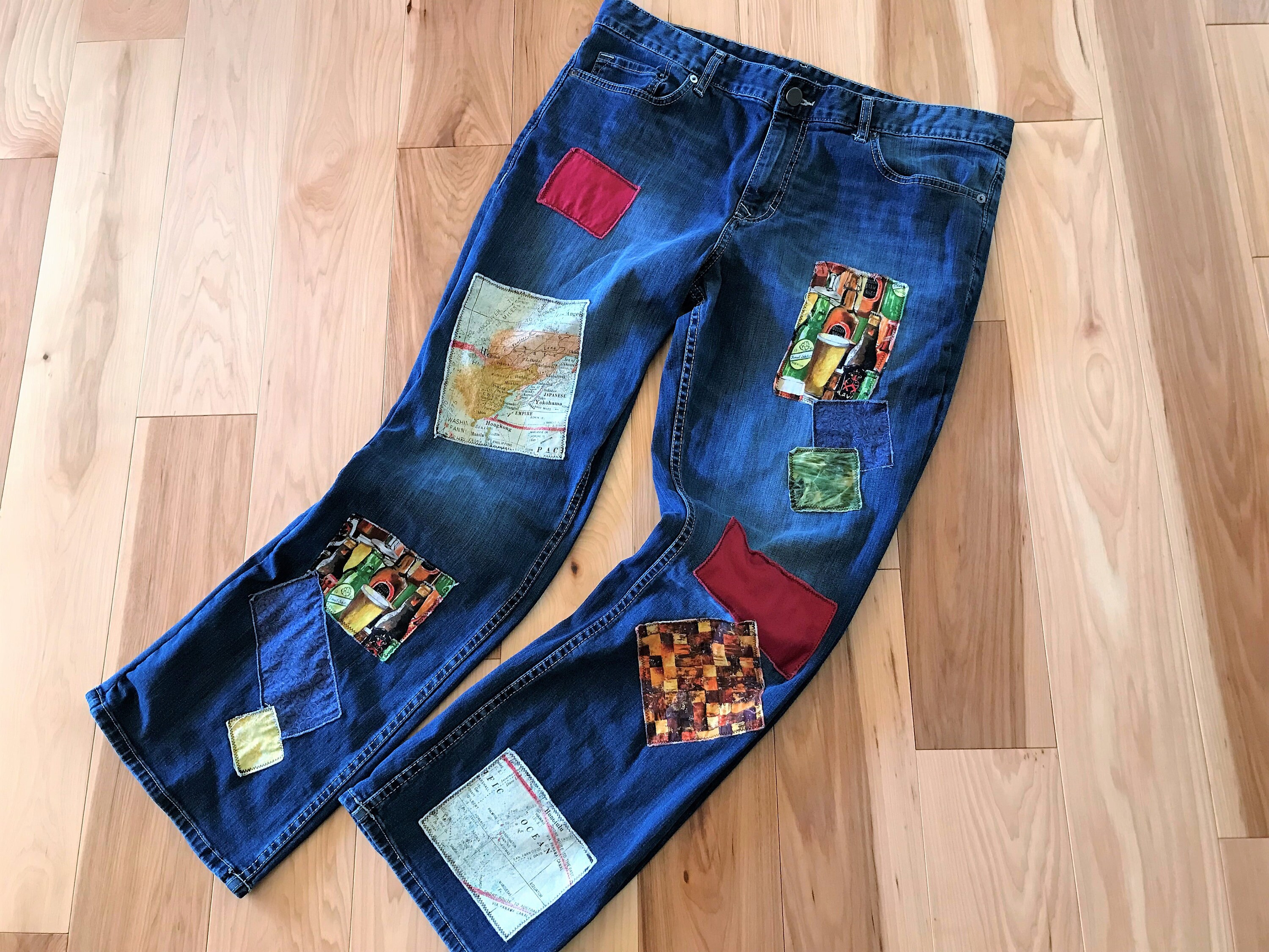 Jean Levi's 560 Upcyclé Vintage - Taille 33x30 - Patchs Hippie, Ourlet Brut - Style Boho, Street - Occasion Très Bon état